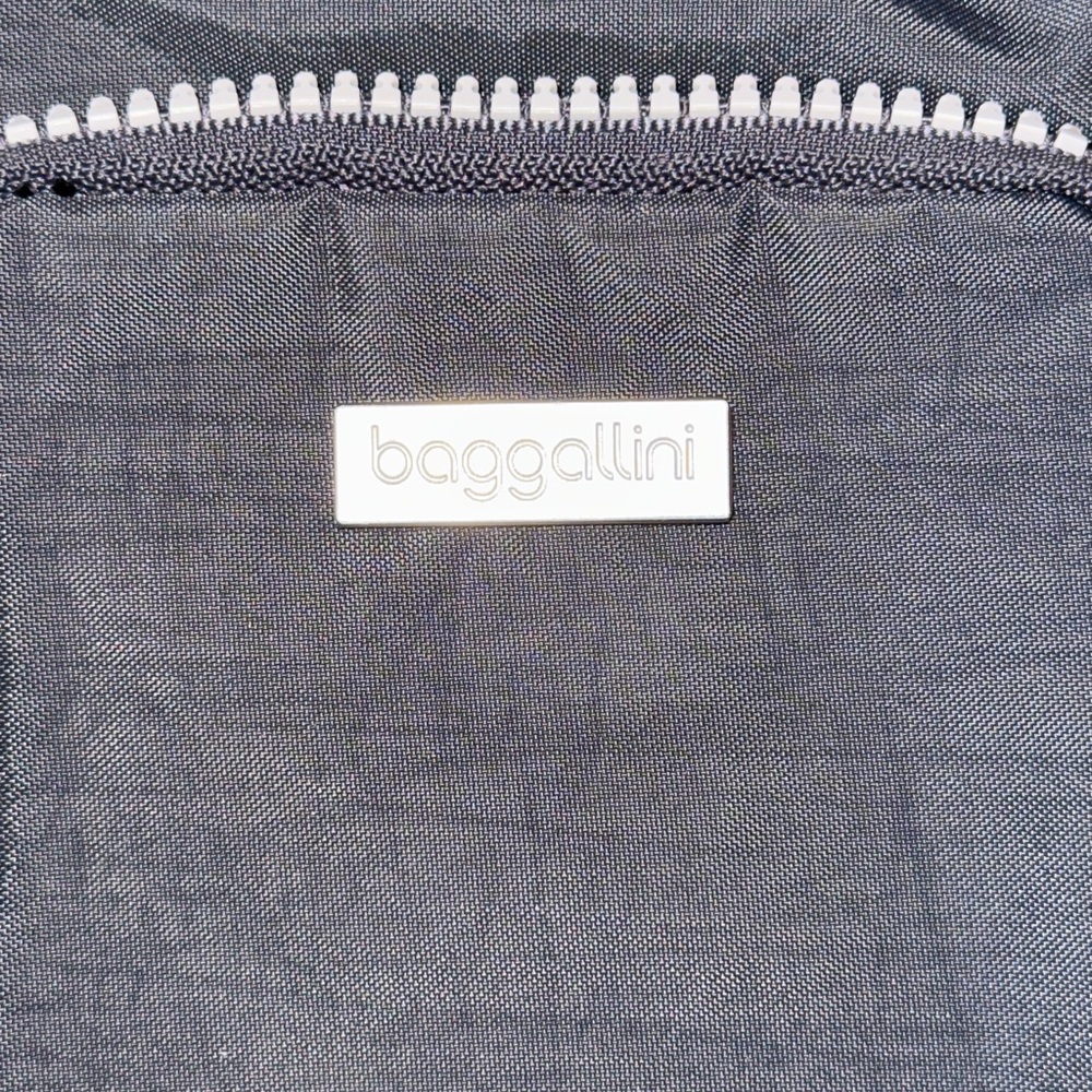 Baggallini Take Two RFID Bryant Crossbody bag in dark charcoal nylon - Picture 4 of 10